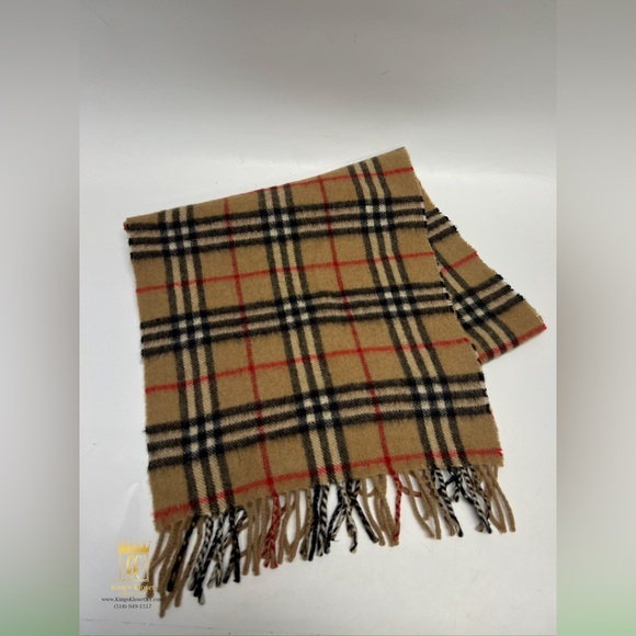 Burberrys scarf - Picture 1 of 8